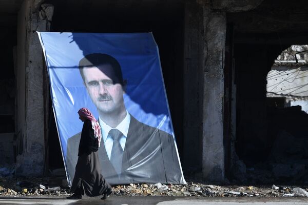 Портрет президента Сирийской арабской республики Башара Асада на окраине Алеппо - Sputnik Абхазия