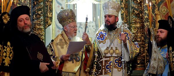 Вселенский Патриарх Варфоломей и митрополит Епифаний во время службы в Георгиевском соборе Вселенского патриархата в Стамбуле Вселенский Патриарх Варфоломей и митрополит Епифаний во время службы в Георгиевском соборе Вселенского патриархата в Стамбуле - Sputnik Абхазия