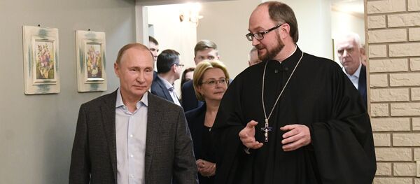 Президент РФ В. Путин посетил Детский хоспис в Санкт-Петербурге Президент РФ В. Путин посетил Детский хоспис в Санкт-Петербурге - Sputnik Абхазия