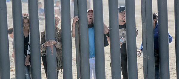 Стена на границе с Мексикой Стена на границе с Мексикой - Sputnik Абхазия