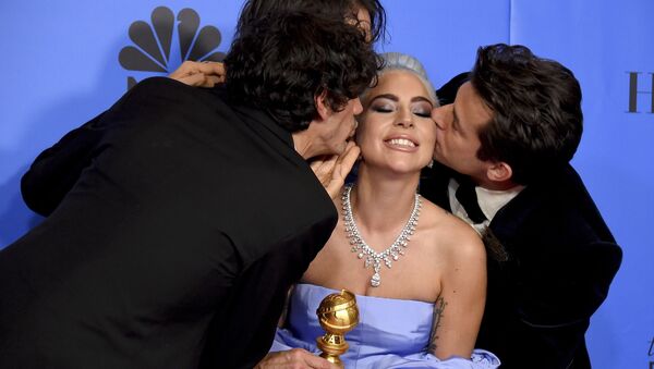 Актриса Леди Гага на церемонии вручения премии Золотой глобус в Калифорнии - Sputnik Абхазия