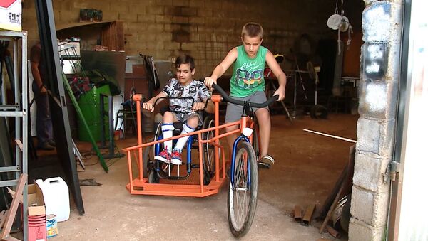 Кузнец из Аргентины смастерил велосипед с инвалидной коляской - Sputnik Абхазия