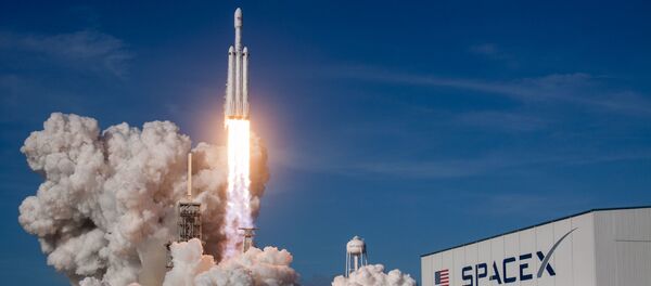 Ракета-носитель Falcon Heavy компании SpaceX успешно стартовала с мыса Канаверал Ракета-носитель Falcon Heavy компании SpaceX успешно стартовала с мыса Канаверал - Sputnik Аҧсны