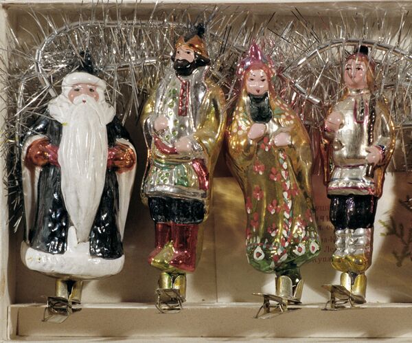 Набор елочных игрушек начала 1950-х годов на тему русских сказок - Sputnik Абхазия