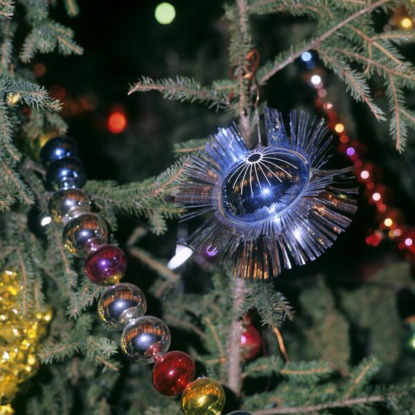 Новогоднее украшение в еловых ветвях. 1973 год - Sputnik Абхазия