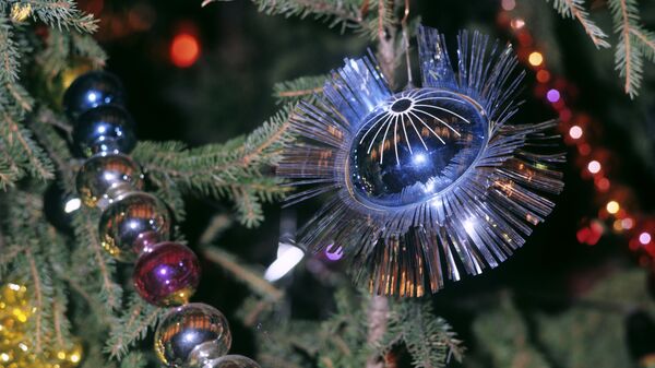 Новогоднее украшение в еловых ветвях. 1973 год - Sputnik Аҧсны