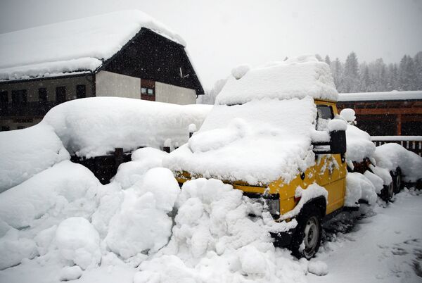 Плохая погода: Европа оправляется от последствий небывалого снегопада - Sputnik Абхазия