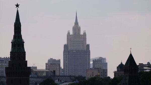 Высотное здание министерства иностранных дел РФ. Слева: Водовзводная башня Московского Кремля. - Sputnik Абхазия