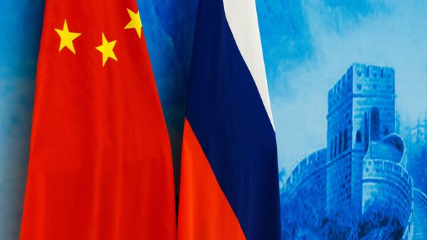 Флаги России и КНР - Sputnik Абхазия