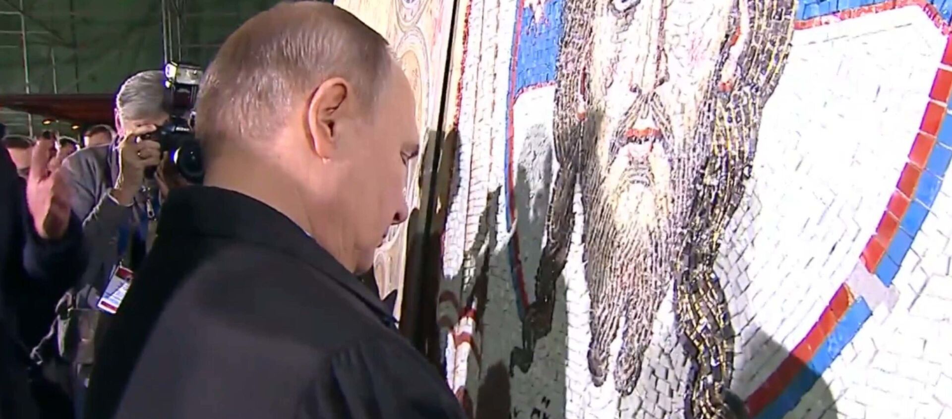 Путин и Вучич завершили работу над мозаичной картиной в храме в Белграде - Sputnik Абхазия, 1920, 18.01.2019