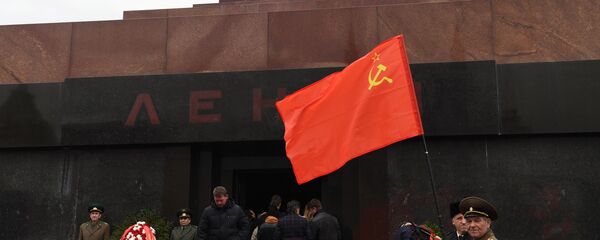 Возложение цветов к Мавзолею В. Ленина  - Sputnik Абхазия