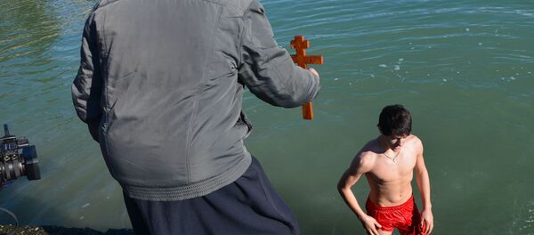 Крещение в Гудауте Крещение в Гудауте - Sputnik Абхазия