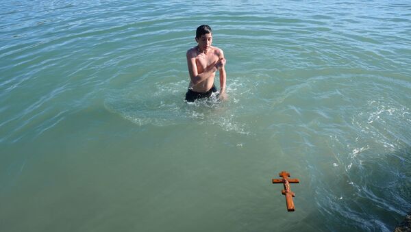 Крестный ход, купание и самовар: Крещение Господне отметили в Гудауте - Sputnik Аҧсны