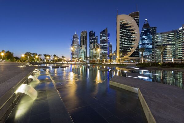 Вид на ночной город Доха, Катар - Sputnik Абхазия