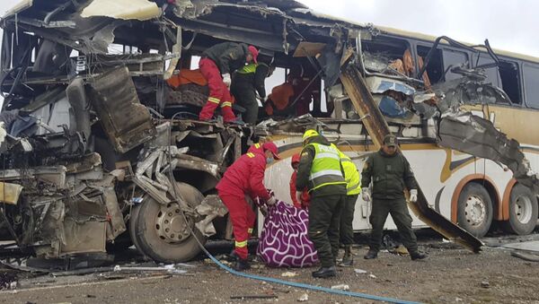 Автобус с футбольной командой упал в пропасть в Боливии - Sputnik Абхазия