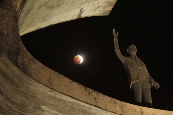 Лунное затмение в Бразилии  - Sputnik Абхазия
