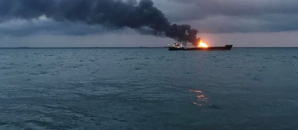 В Керченском проливе загорелись два судна В Керченском проливе загорелись два судна - Sputnik Абхазия