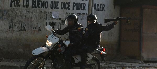 Спецназовцы во время столкновений с антиправительственными демонстрантами в Каракасе, Венесуэла Спецназовцы во время столкновений с антиправительственными демонстрантами в Каракасе, Венесуэла - Sputnik Аҧсны