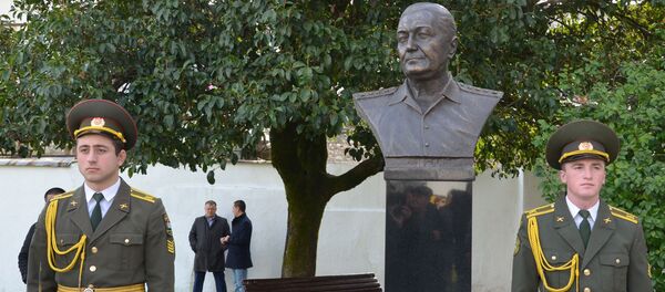 Церемония открытия памятника видному военному и общественному деятелю Сирийской Арабской Республики, генералу Уалиду Маршан - Sputnik Аҧсны
