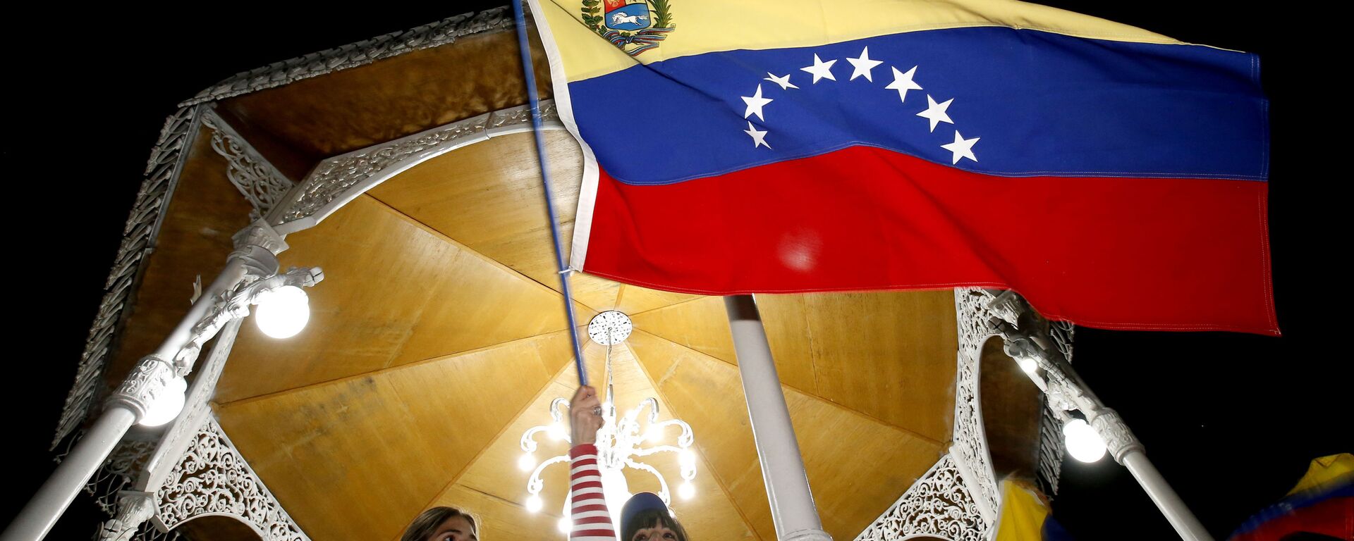 Протестующие против правительства президента Венесуэлы Николаса Мадуро в Каракасе, Венесуэла - Sputnik Абхазия, 1920, 18.11.2025