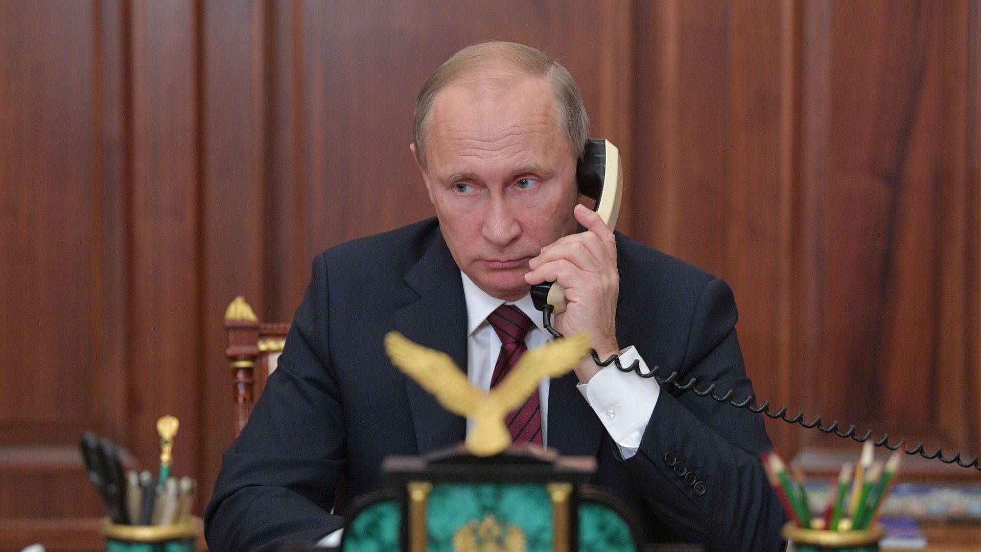 Президент РФ В. Путин провел телефонный разговор с главами ДНР А. Захарченко и ЛНР И. Плотницким Президент РФ В. Путин провел телефонный разговор с главами ДНР А. Захарченко и ЛНР И. Плотницким - Sputnik Аҧсны, 1920, 09.10.2026