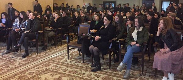 Встреча представительства Россотрудничества в Абхазии с абитуриентами в российские вузы прошла в Доме Москвы 25 января - Sputnik Абхазия