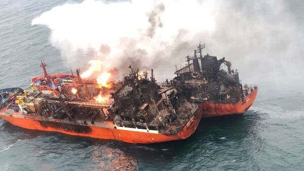 Тушение пожара на танкерах в Керченском проливе - Sputnik Абхазия
