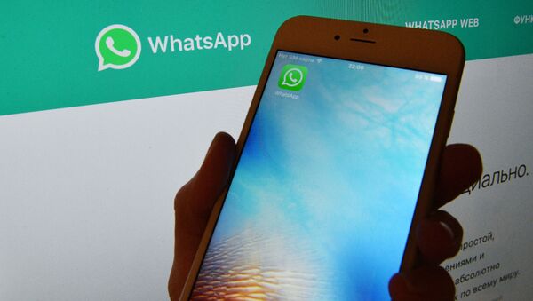 Иконка мессенджера WhatsApp на экране смартфона - Sputnik Аҧсны