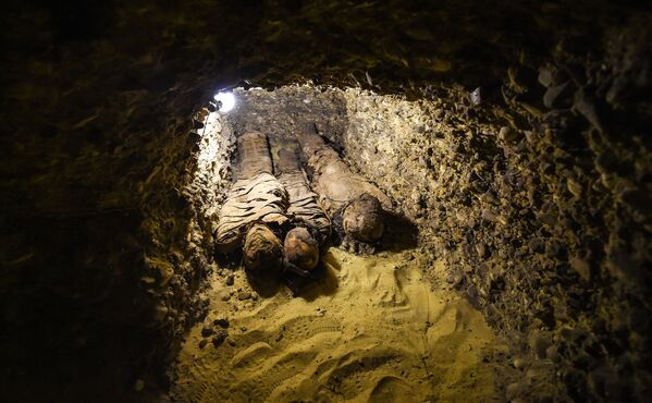Мумии, найденные на территории древнего кладбища в районе Туна эль-Габаль в провинции эль-Минья в центральной части Египта - Sputnik Абхазия