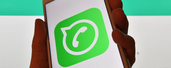 Иконка мессенджера WhatsApp на экране смартфона Иконка мессенджера WhatsApp на экране смартфона - Sputnik Аҧсны