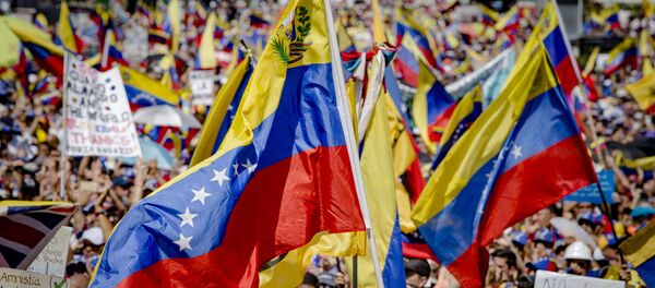 Акция в поддержку лидера оппозиции Х. Гуаидо в Каракасе - Sputnik Абхазия
