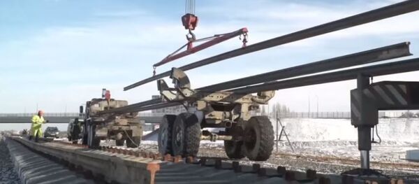 Как проходит строительство железнодорожных подходов к Крымскому мосту в Керченском проливе Как проходит строительство железнодорожных подходов к Крымскому мосту в Керченском проливе - Sputnik Абхазия