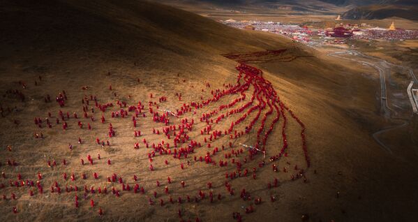 Снимок A Red River of Faith китайского фотографа Lifeng Chen из категории Culture (Open), вошедший в шортлист фотоконкурса 2019 Sony World Photography Awards - Sputnik Абхазия
