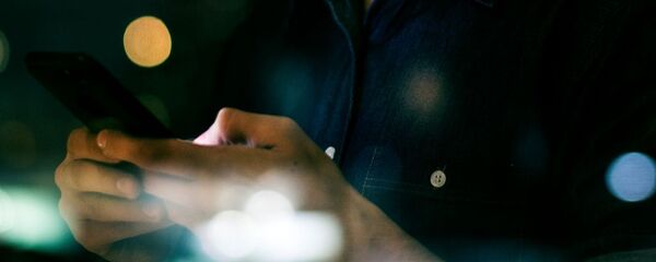 Человек с телефоном - Sputnik Абхазия