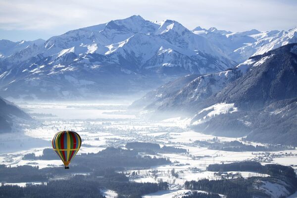 Воздушный шар над Целль-ам-Зе в Австрии - Sputnik Абхазия