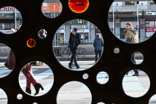 Люди на одной из улиц Женевы - Sputnik Абхазия