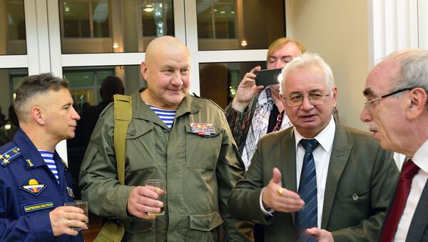 Посол РФ в Афганистане Александр Мантыцкий с российскими ветеранами в Кабуле - Sputnik Абхазия