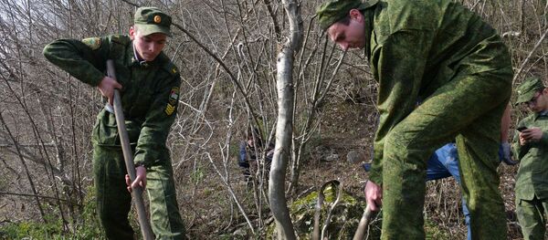 «Возвращение имени»: как в Бзыби проходит поиск останков красноармейцев «Возвращение имени»: как в Бзыби проходит поиск останков красноармейцев - Sputnik Абхазия