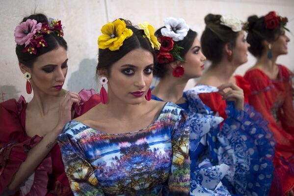 Модели за кулисами Flamenco Fashion Show в Севилье, Испания - Sputnik Абхазия