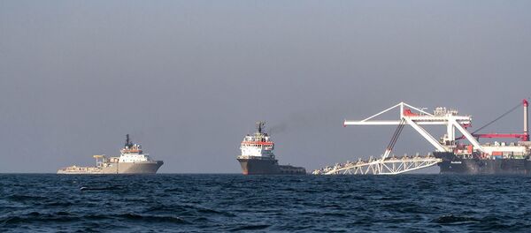 Судно Audacia компании Allseas (справа) во время укладки на германском участке трубопровода Северный поток - 2 Судно Audacia компании Allseas (справа) во время укладки на германском участке трубопровода Северный поток - 2 - Sputnik Абхазия