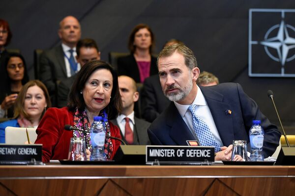 Министр обороны Испании Маргарита Роблес и король Испании Филипп VI в штаб-квартире НАТО в Брюсселе, 21 ноября 2018 - Sputnik Абхазия