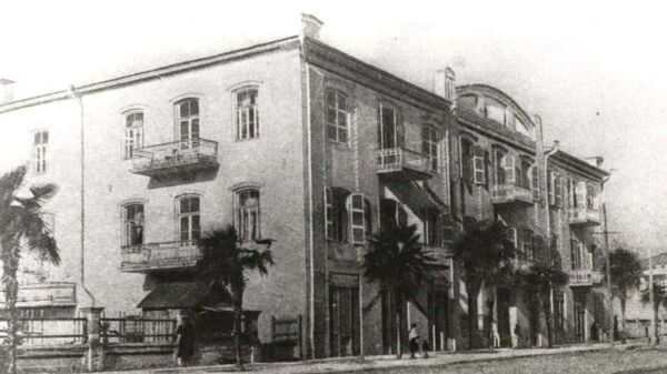 Здание абхазского драмтеатра в 1952 году - Sputnik Абхазия
