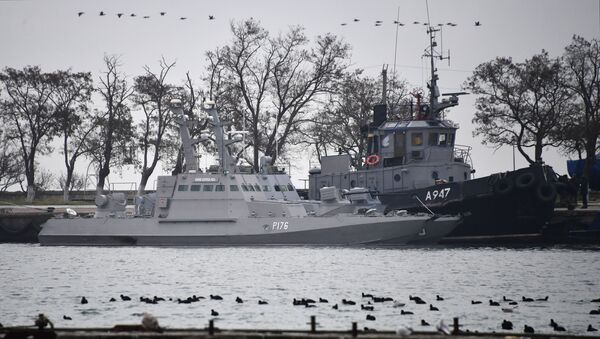 Задержанные украинские корабли доставлены в порт Керчи - Sputnik Абхазия