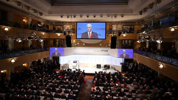 Вице-президент США Майк Пенс выступает на ежегодной Мюнхенской конференции по безопасности в Мюнхене, Германия, 16 февраля 2019 года. - Sputnik Абхазия