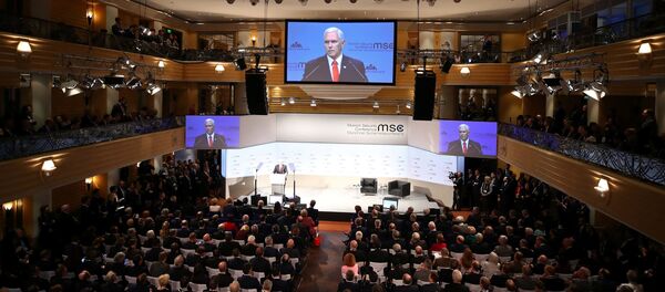 Вице-президент США Майк Пенс выступает на ежегодной Мюнхенской конференции по безопасности в Мюнхене, Германия, 16 февраля 2019 года. - Sputnik Абхазия