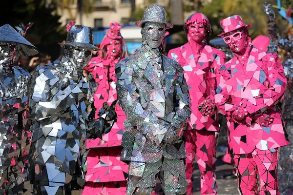 Участники карнавала в Ницце, Франция. - Sputnik Абхазия