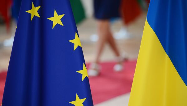 Флаги Украины и Европейского Союза. - Sputnik Абхазия