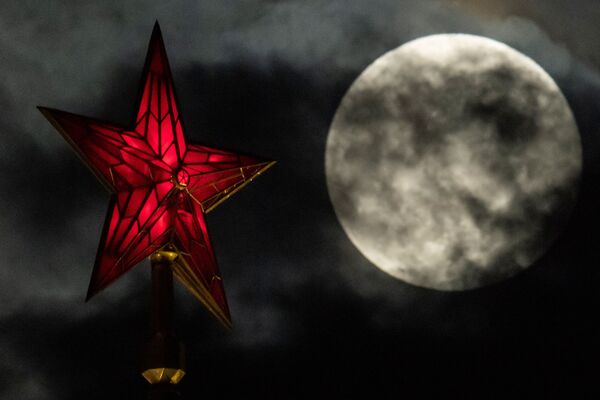 Суперлуние, наблюдаемое в Москве - Sputnik Абхазия