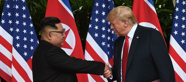 Лидер КНДР Ким Чен Ын и президент США Дональд Трамп во встречи в Сингапуре Лидер КНДР Ким Чен Ын и президент США Дональд Трамп во встречи в Сингапуре - Sputnik Абхазия