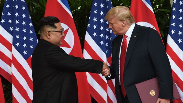 Лидер КНДР Ким Чен Ын и президент США Дональд Трамп во встречи в Сингапуре - Sputnik Аҧсны